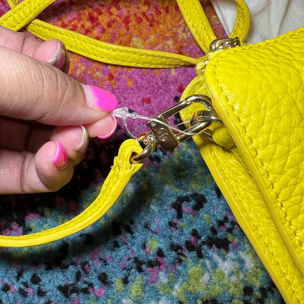 YELLOW Tory Burch Crossbody. - Picture 2 of 4